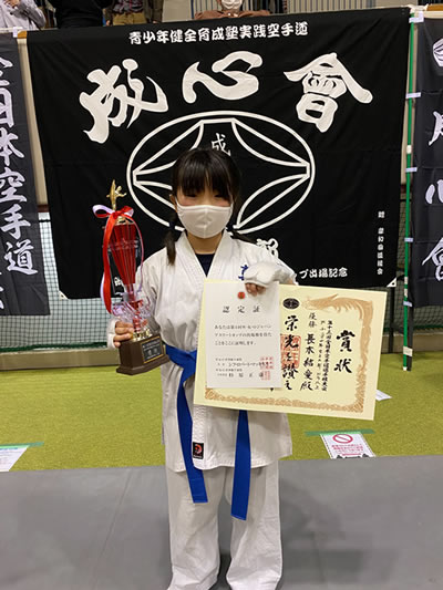 小学４年女子(３０kg以上)　優勝　長木 結愛