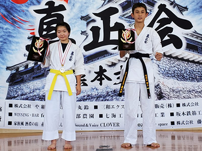 型中学生クラス　優勝　林愛実、準優勝　地頭所翔馬