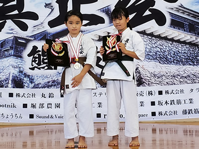 組手小学３年生女子Aクラス　優勝　竹下凛、準優勝　和田凛香