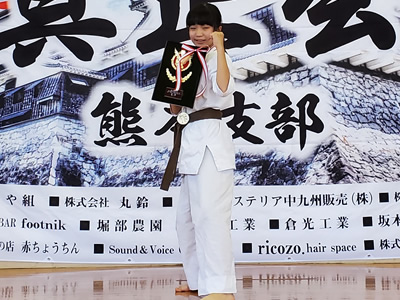 組手小学４・５年生女子Aクラス　優勝　和田琴香