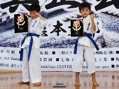 組手小学２年生男子Aクラス　優勝　藤川瑠希、準優勝　三森渚央
