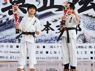 組手 小学2年男子A 優勝 竹下英希 準優勝 村岡瑛斗