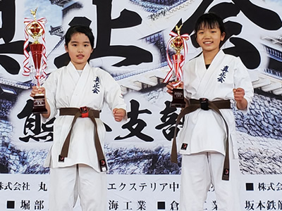 組手 小学4年女子A 優勝 竹下凛 準優勝 和田凛香