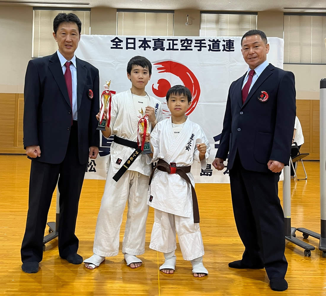 小学３年生クラス　優勝　竹下 英希 / 中学生クラス　優勝　竹下 昂秀